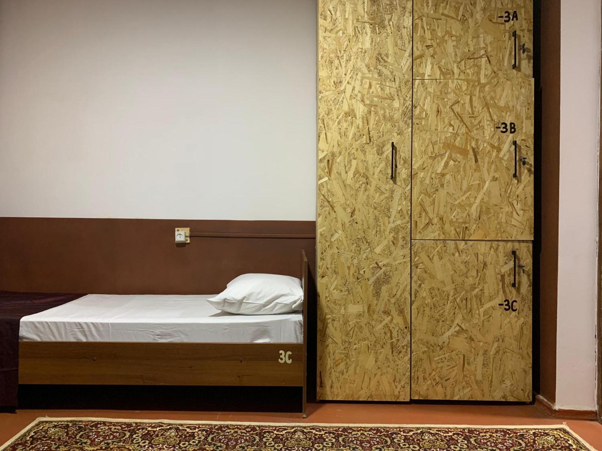 Bozui Hostel Bisjkek Buitenkant foto