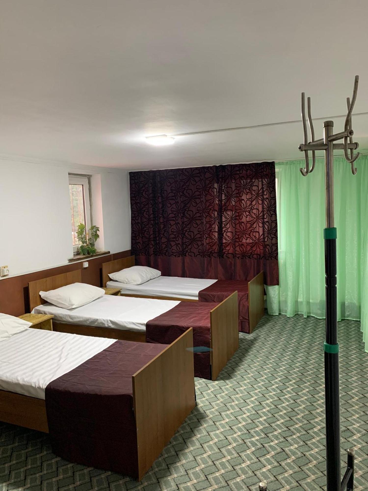 Bozui Hostel Bisjkek Buitenkant foto